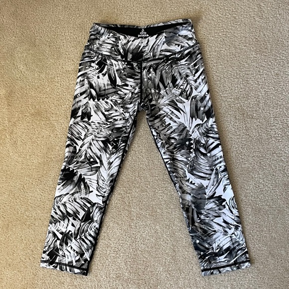 🆕 Prana Roxanne Capri legging palm leaves Small - Picture 5 of 8